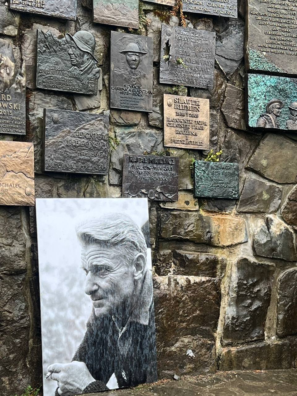 Tadeusz Aleksander Pawłowski – portret przy ścianie pamięci