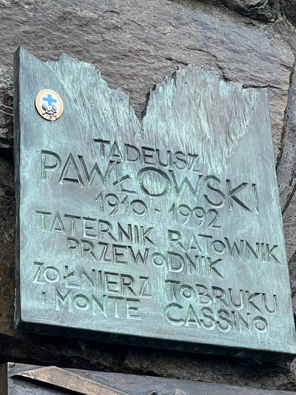 Odsłonięta tablica pamiątkowa Tadeusza Pawłowskiego przy Kaplicy na Wiktorówkach